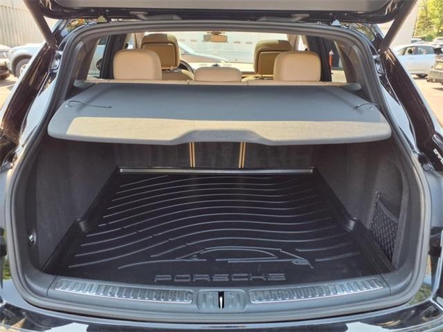 Photo of 2020 Black Porsche Macan