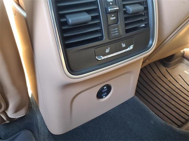 Photo of 2020 Black Porsche Macan