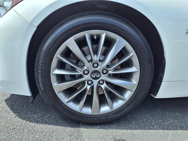 Photo of 2019 Majestic White INFINITI Q50