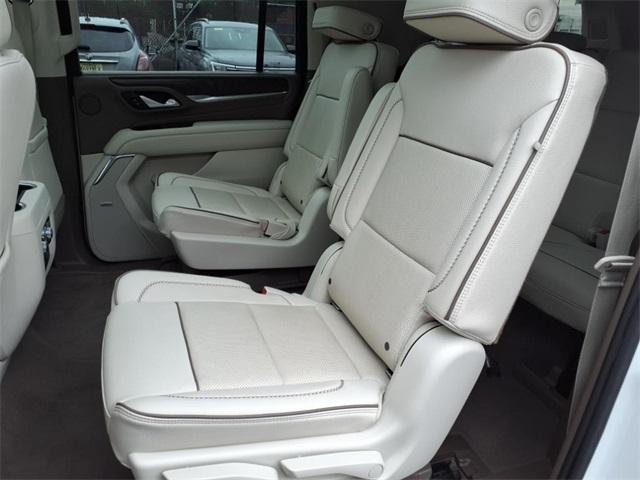 Photo of 2022 White Frost Tri-Coat GMC Yukon XL