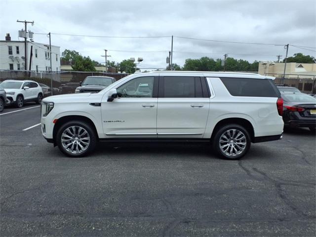 Photo of 2022 White Frost Tri-Coat GMC Yukon XL