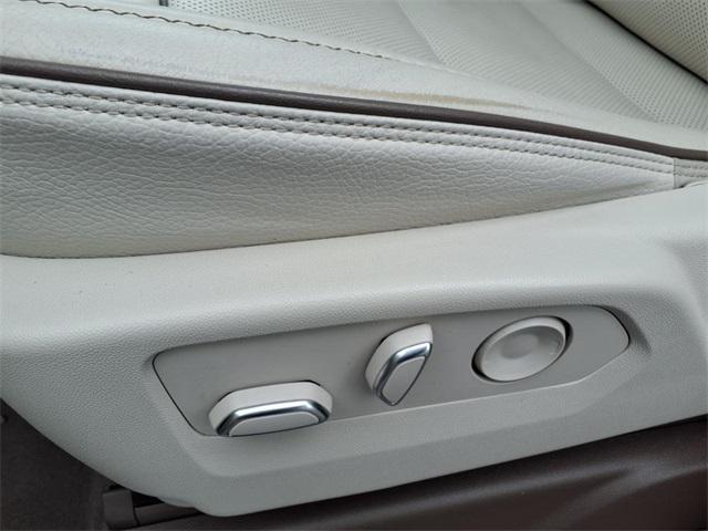 Photo of 2022 White Frost Tri-Coat GMC Yukon XL