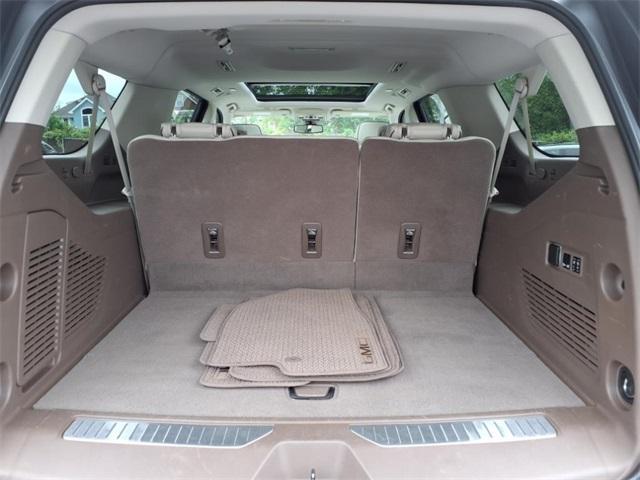 Photo of 2022 White Frost Tri-Coat GMC Yukon XL