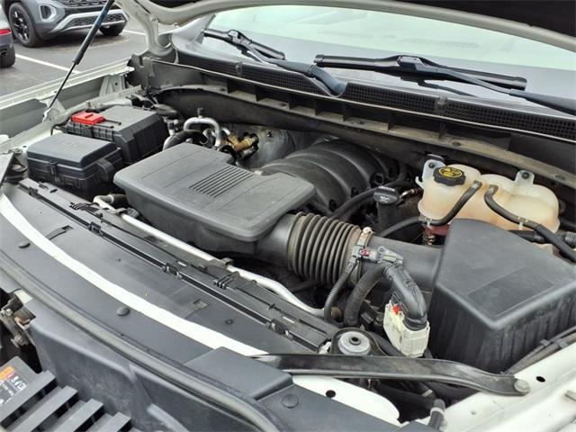 Photo of 2022 White Frost Tri-Coat GMC Yukon XL