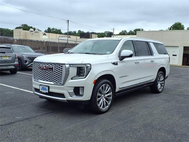 Photo of 2022 White Frost Tri-Coat GMC Yukon XL