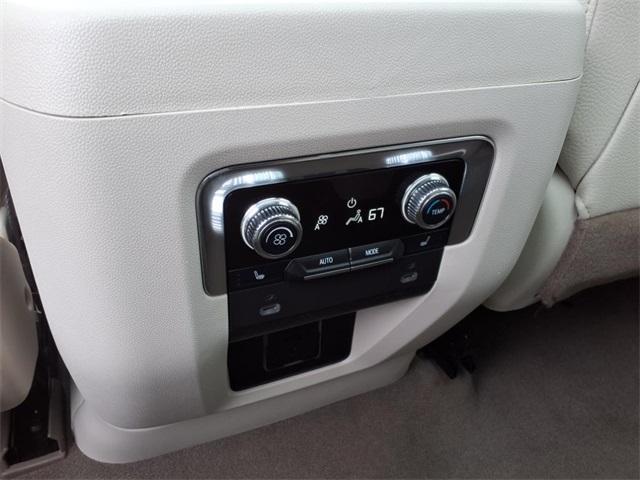 Photo of 2022 White Frost Tri-Coat GMC Yukon XL