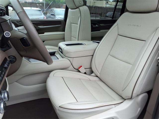 Photo of 2022 White Frost Tri-Coat GMC Yukon XL