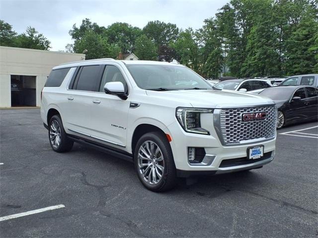 Photo of 2022 White Frost Tri-Coat GMC Yukon XL