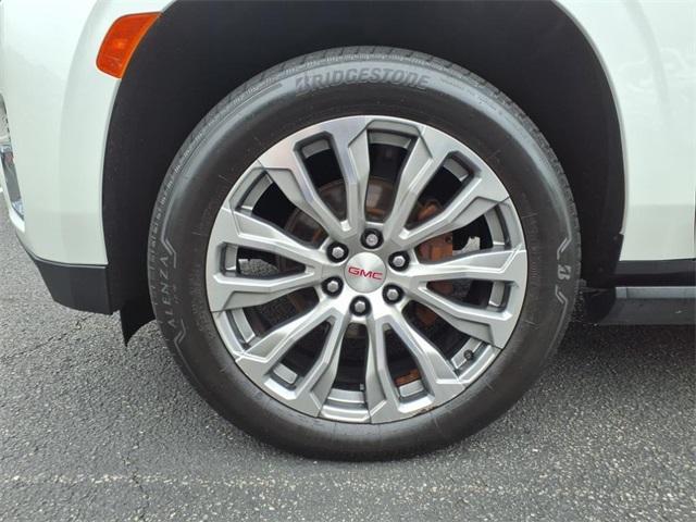 Photo of 2022 White Frost Tri-Coat GMC Yukon XL