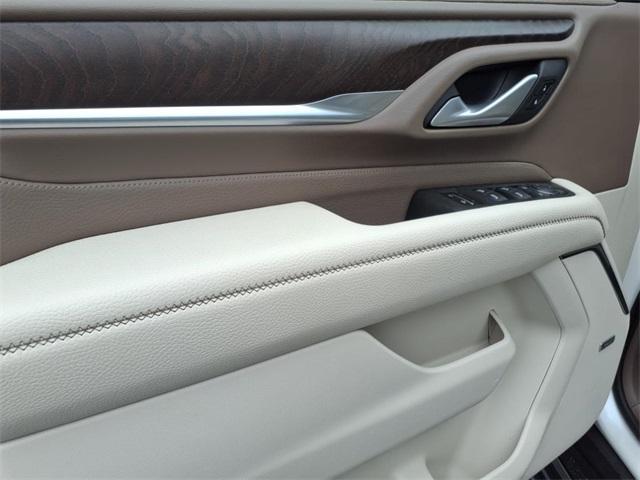 Photo of 2022 White Frost Tri-Coat GMC Yukon XL