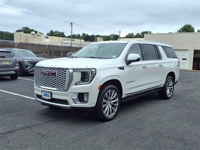 Photo of 2022 White Frost Tri-Coat GMC Yukon XL