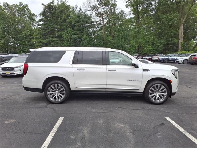 Photo of 2022 White Frost Tri-Coat GMC Yukon XL