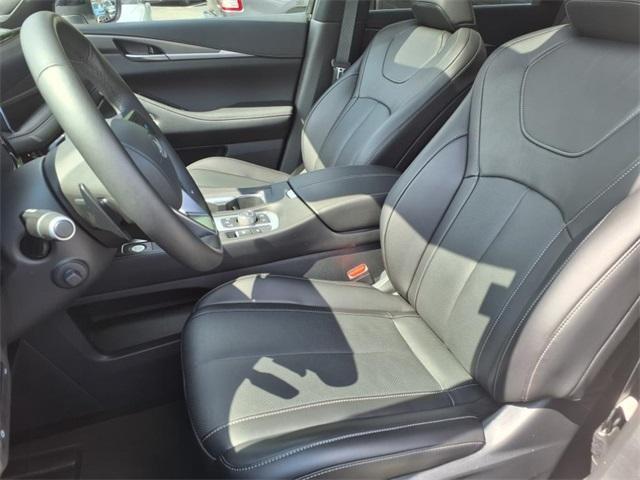 Photo of 2025 Majestic White INFINITI QX60