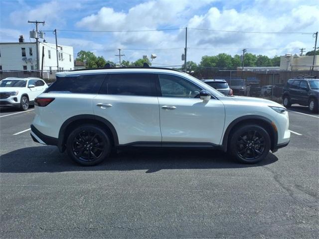 Photo of 2025 Majestic White INFINITI QX60