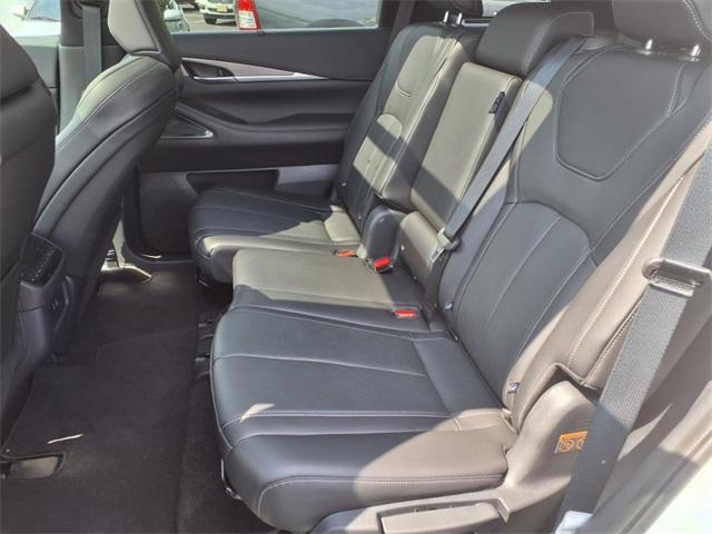 Photo of 2025 Majestic White INFINITI QX60