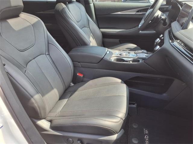 Photo of 2025 Majestic White INFINITI QX60