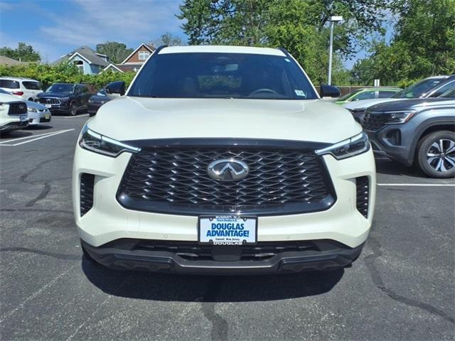 Photo of 2025 Majestic White INFINITI QX60
