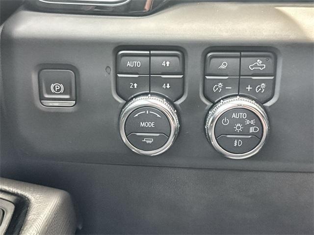 Photo of 2023 Summit White GMC Sierra 1500