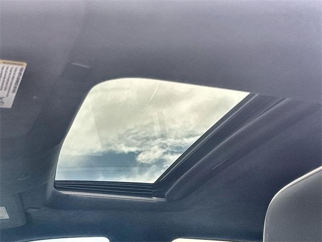Photo of 2023 Summit White GMC Sierra 1500