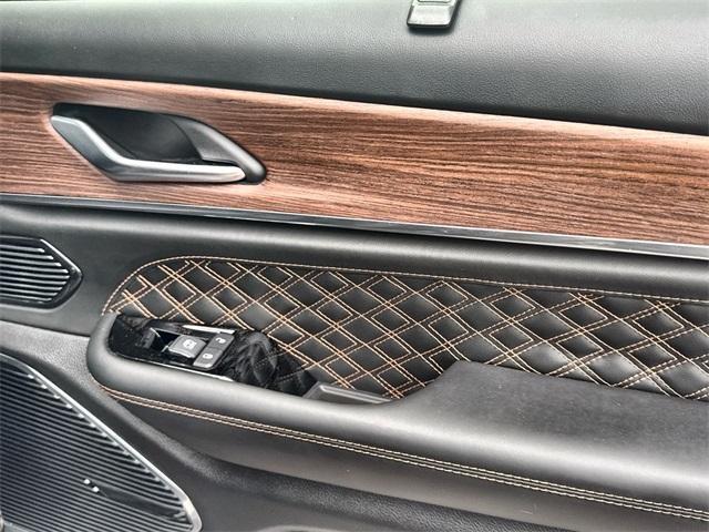 Photo of 2024 Diamond Black Jeep Grand Cherokee L