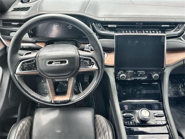 Photo of 2024 Diamond Black Jeep Grand Cherokee L