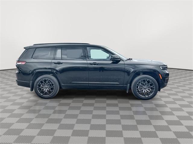 Photo of 2024 Diamond Black Jeep Grand Cherokee L