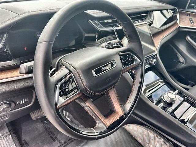 Photo of 2024 Diamond Black Jeep Grand Cherokee L