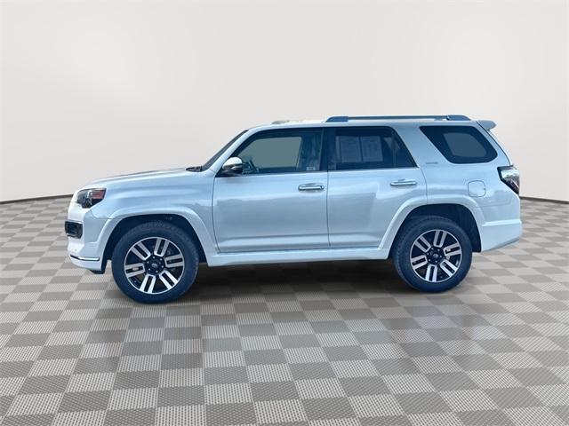 Photo of 2018 White Toyota 4Runner