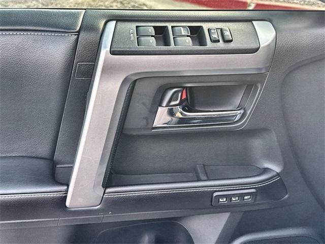 Photo of 2018 White Toyota 4Runner