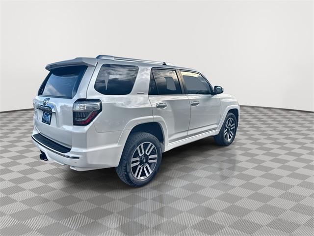 Photo of 2018 White Toyota 4Runner