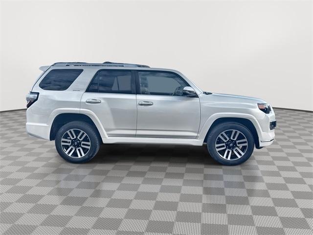 Photo of 2018 White Toyota 4Runner