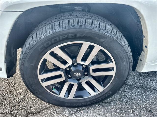 Photo of 2018 White Toyota 4Runner