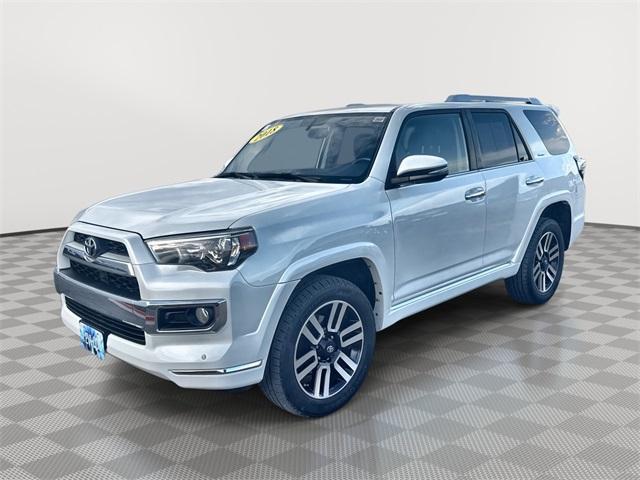 Photo of 2018 White Toyota 4Runner