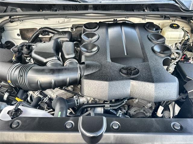 Photo of 2018 White Toyota 4Runner