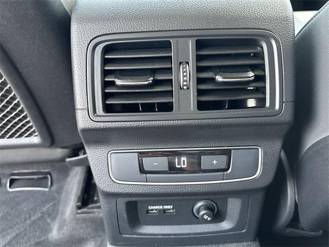 Photo of 2022 Glacier White Metallic Audi Q5