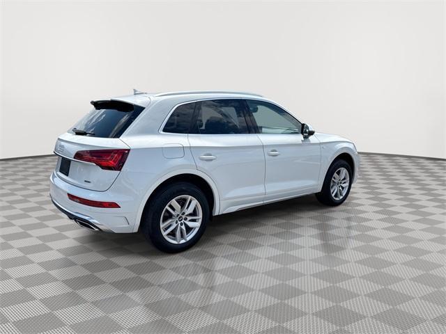 Photo of 2022 Glacier White Metallic Audi Q5