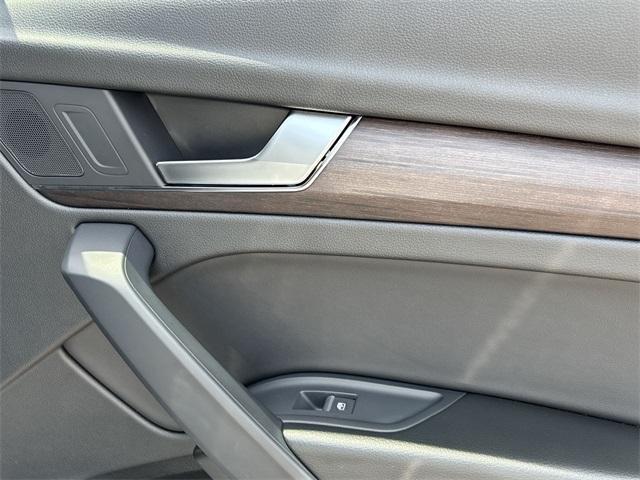 Photo of 2022 Glacier White Metallic Audi Q5