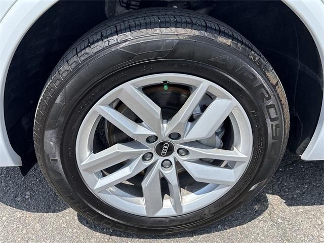Photo of 2022 Glacier White Metallic Audi Q5