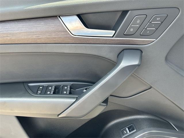 Photo of 2022 Glacier White Metallic Audi Q5