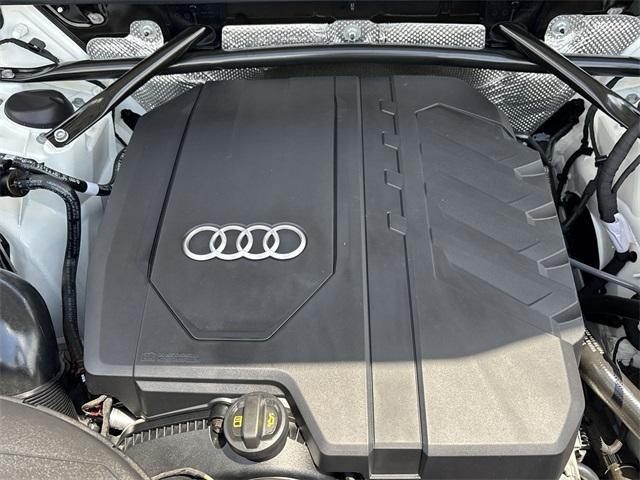 Photo of 2022 Glacier White Metallic Audi Q5