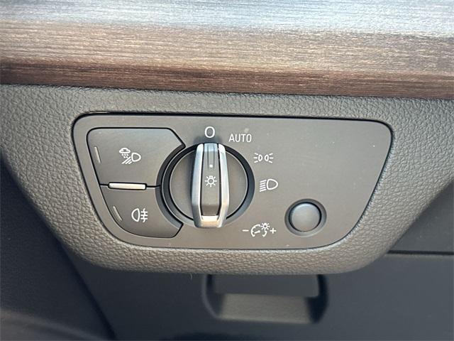 Photo of 2022 Glacier White Metallic Audi Q5