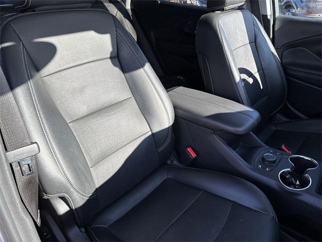 Photo of 2024 Summit White GMC Terrain