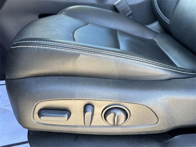 Photo of 2024 Summit White GMC Terrain