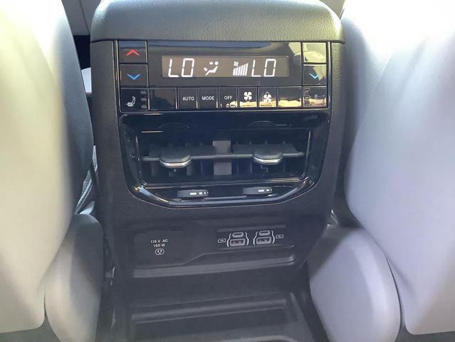 Photo of 2021 Baltic Gray Metallic Clearcoat Jeep Grand Cherokee L