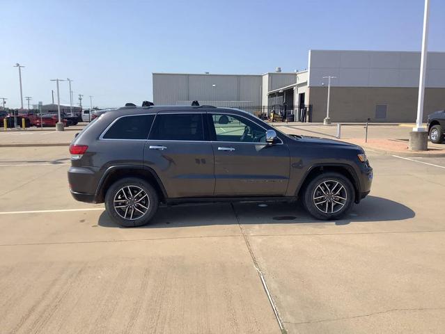 Photo of 2021 Granite Crystal Metallic Clearcoat Jeep Grand Cherokee
