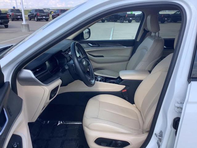Photo of 2022 Bright White Clearcoat Jeep Grand Cherokee L