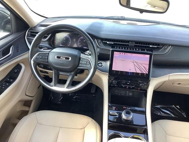 Photo of 2022 Bright White Clearcoat Jeep Grand Cherokee L