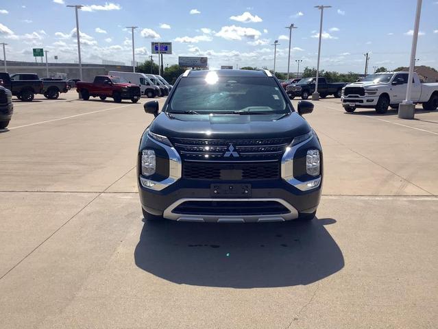 Photo of 2022 Black Diamond Mitsubishi Outlander