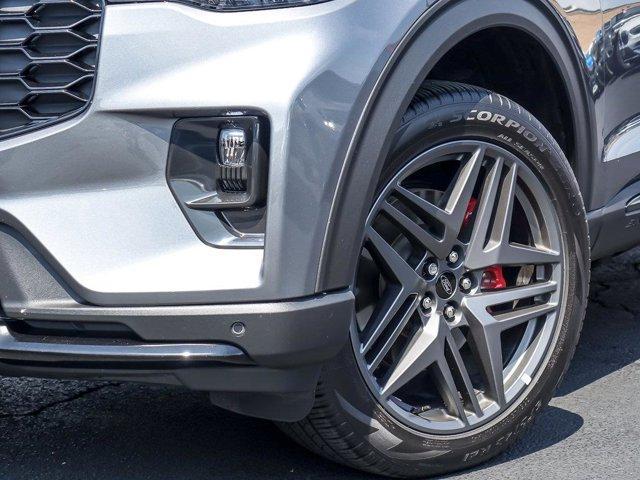 Photo of 2025 Carbonized Gray Metallic Ford Explorer