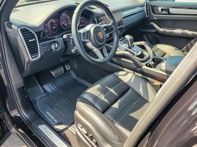 Photo of 2022 Jet Black Metallic Porsche Cayenne